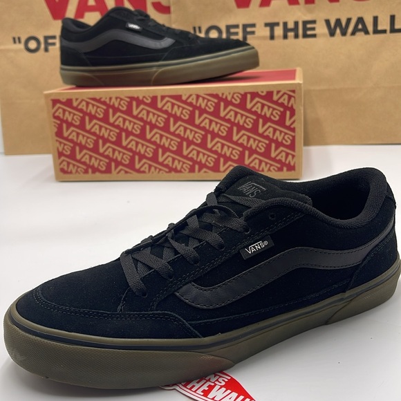 Vans Men’s Bearcat Black/Dark Gum
VN000DT239L
Sneakers - Picture 15 of 16